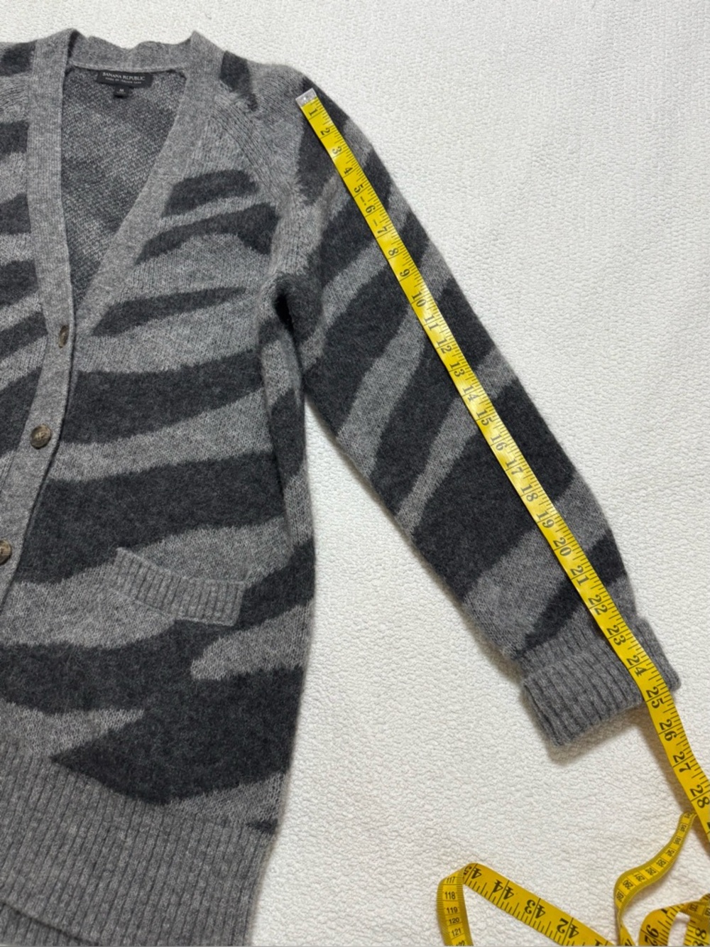 Banana Republic Sz M oversized grey/black alpaca blend zebra-print knit cardigan - Picture 11 of 13
